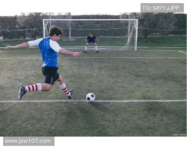 足球明星射门训练视频揭秘技巧与训练方法助你提升射门水平