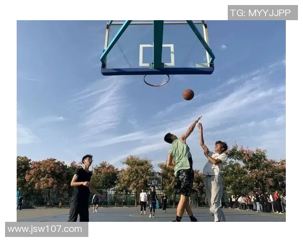 篮球传奇麦迪的精彩瞬间挂画展现篮球魅力与热血青春的完美结合